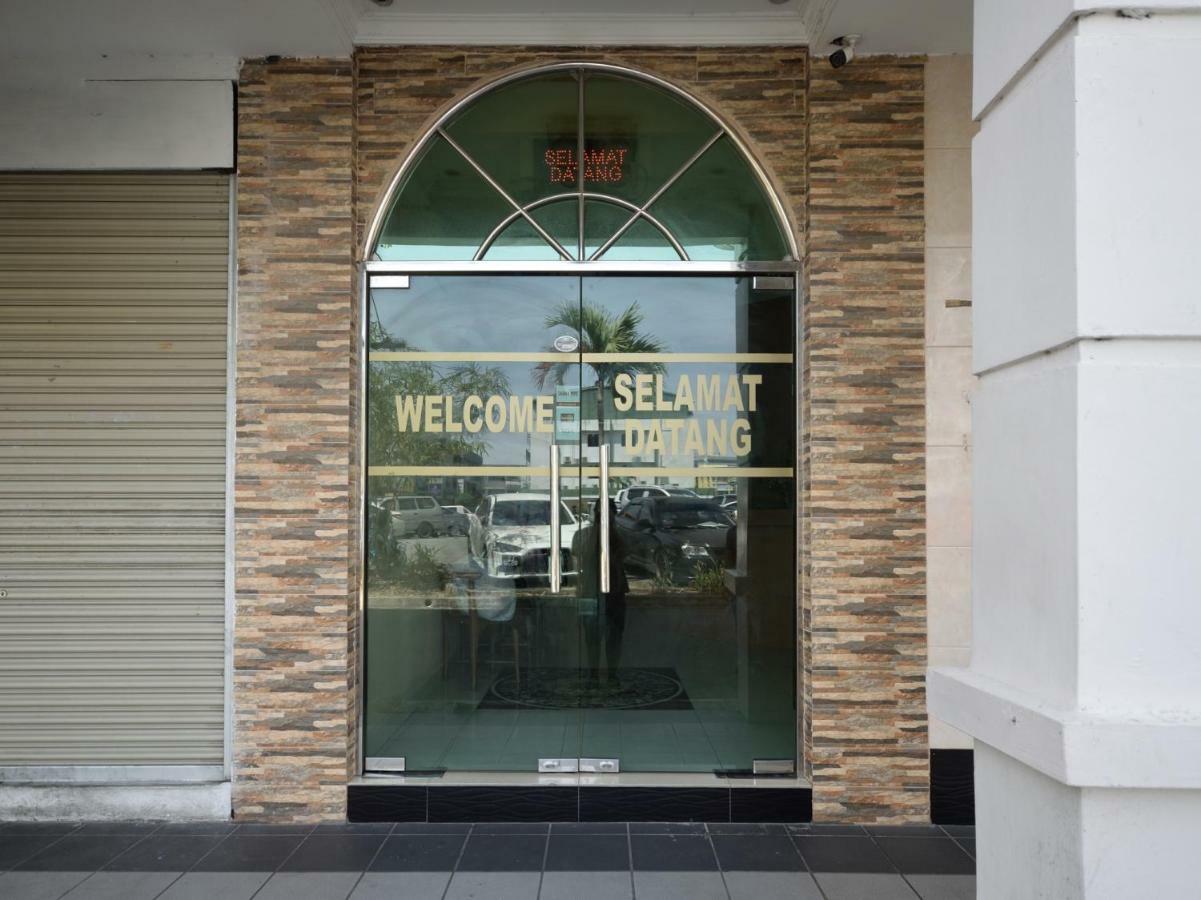 Oyo 892 Hotel Grand Nadia Labuan Esterno foto